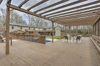 Home - Retreat w/ Pool and Hot Tub on 5 acres !!