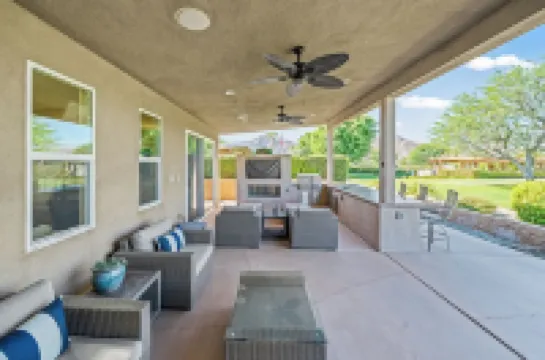 Vacation in Indian Wells Golf Tennis Festivals Sunshine - 3 Bedroom Modern Home Hotels in Indian Wells