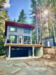 Custom Cabin: Great Location, Hot Tub, & More!