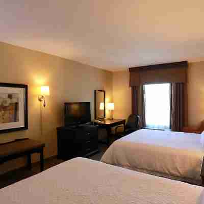 Hampton Inn & Suites by Hilton Laval Rooms