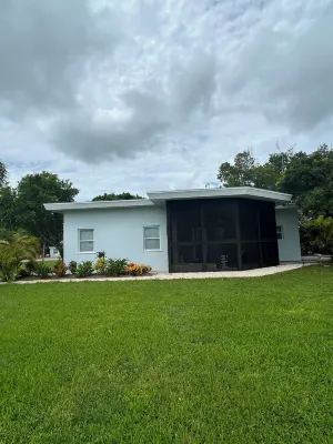 Ocean Breeze House Summer Vacation Bring the Family. Fishing and Lobster Season Hotels near Capt. Pete's Coconut Garden