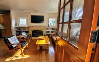 Relax in your Private Retreat - Hot Tub, One Block from Beach & Town! Lic0085 - 3-Star