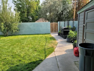 Adorable 1 bedroom, 2 blocks from historic downtown. Hotels near Twin Falls