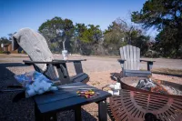 Contained in Gruene River Theme. 5 minutes to Gruene Hall