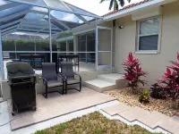 THE WAVES HOUSE! 7 minute walk to the beach, 2 minute walk to the JW Marriott