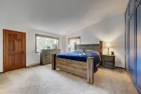 Forest Retreat, Hot Tub, Near Red Rocks.