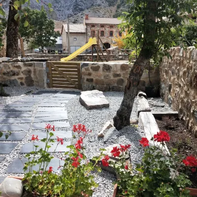 42 Degrees North Vadinia