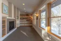 Fantastic Ski Access: Sleeps 10 HotTub GameRoom Huge Kitchen  Perfect for Groups
