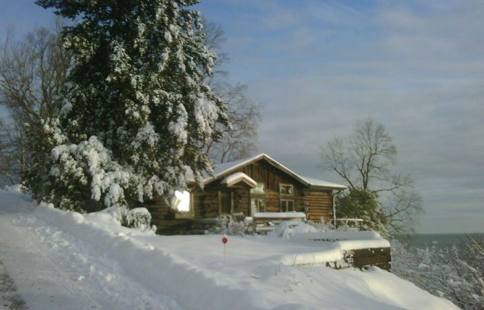 Stunning Views from Waterfront Log Cabin With Fireplace On The Chesapeake Bay