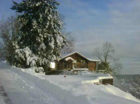 Stunning Views from Waterfront Log Cabin With Fireplace On The Chesapeake Bay