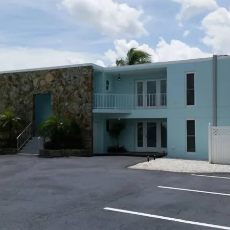 Rare Waterfront Gem — Walk to Clearwater Beach • Sleeps 6