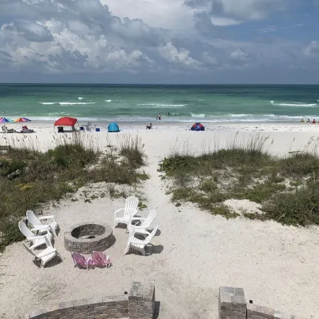 Beachfront House Directly on Soft Sugar White Sandsvrc19-000234