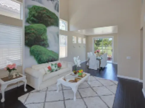 Beautiful vacation home near Disneyland Hotels in Tustin