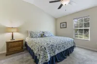 View the Beach from Your Porch.  Best Location, 5 Blocks to Downtown - バルコニー