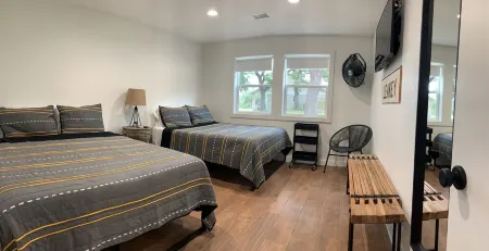 Farmhouse 534 Leakey - Amazing