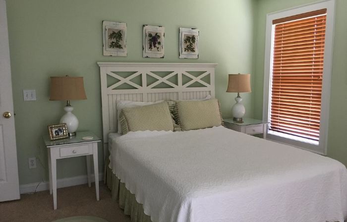 Great Rate/Pet Friendly/Panoramic view of the sound, walk to the beach.