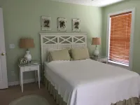 Great Rate/Pet Friendly/Panoramic view of the sound, walk to the beach.