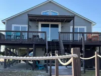 Just steps away from the ocean! Charming, cozy and a home away from home.