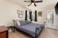 Spacious Ranch Lake Retreat Hot Tub, Tesla Charger