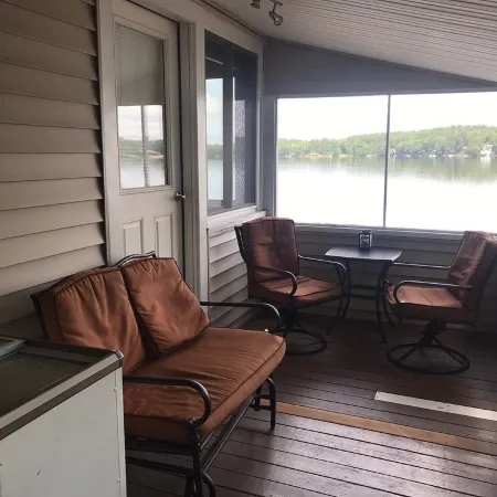 Lake Front Taylor Pond Cottage