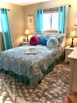 CLEAN ~Lake Michigan Sandy Beach Access~ Pet Friendly ~ Hot tub ~ Sleeps 10 - พร้อมWifi