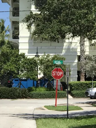 FUN + SUN IN THE CENTER OF IT ALL!!! EXCLUSIVE CENTRAL BEACH!! POOL