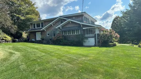 BullFrog cottage, Harveys Lake, PA - Spectacular lakefront presence and view!
