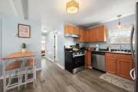 Charming 3BR Apt 1 Mile From Downtown Westerly. Short Drive to Mystic & Casinos. Hotels in Pawcatuck