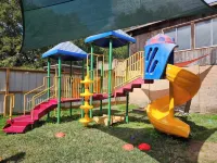 Perfect Family Escape: Playground, Fire Pit, Games & Boat Parking Near Kemah! Hotels in Bacliff