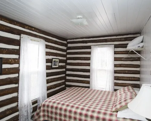 Historic one bedroom log cabin 雷克路爾酒店