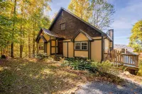 Sunset Mtn Lodge! Hot Tub+Fire Pit, Fireplace, Hiking, Private, Close to Town! Hotels near Spruce Pine Campground