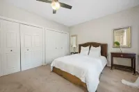 Cozy villa with a lot of natural light, and WiFi, in welcoming Lago Vista Hotel a 