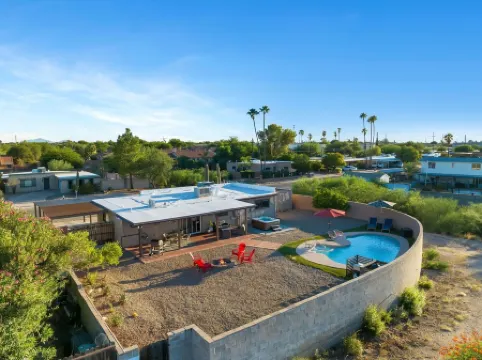 Mountain views! Big private yard with pool - heat optional with fee & spa