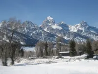 Slopeside Family Ski in, ,Wifi, Hot Tub, Pool, Yellowstone, Netflix