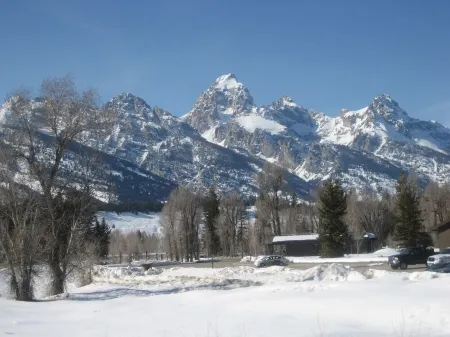 Slopeside Family Ski in, ,Wifi, Hot Tub, Pool, Yellowstone, Netflix