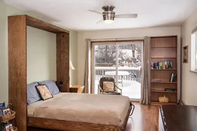 Family Home Across from Rio Grande Trail, Near Downtown and Hot Springs Pools! High Country Gems And Minerals附近的飯店