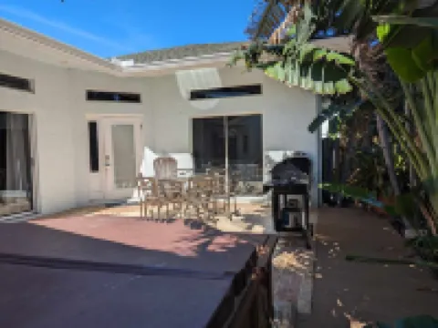 Fully Equipped 3/3 w/ hot tub 1 Mile To Beach