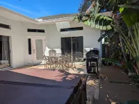 Fully Equipped 3/3 w/ hot tub 1 Mile To Beach
