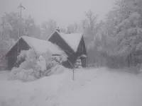 Off Grid Mountain Farmhouse with amazing views, soaking tub, seclusion, internet Hotels in Duxbury