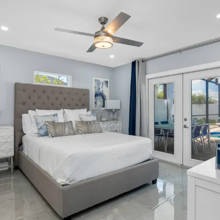 Sea Breeze Paradise - Walk to Vanderbilt Beach and Mercato, Heated Pool Home