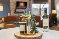 Woodsy Wonder - Pools, Hot tub, Gated & Golf, less than 10 min to everything