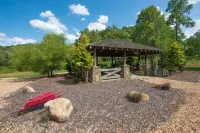 NEW OUTDOOR SPACES: Modern Comfort In The Mountains