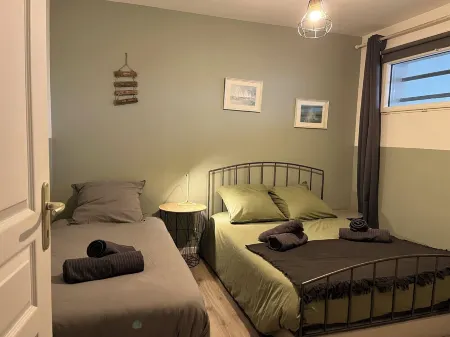 Bélicine, seafront apartment for 5 people