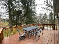 Tranquil, Stylish Elk Mountain Home with Lake Access - 民宿