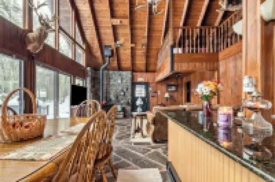 The Cabin at Deep Hollow