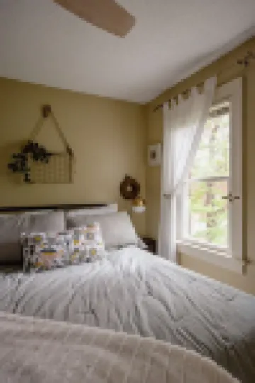 Charming Cottage with Hot Tub, Fire Pit, & Wooded Backyard