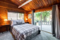 Charming Lakefront Log Cabin