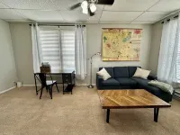 Cozy 1BR on Main St 10 min to Indy