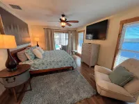 Mason Creek Lodge - Waterfront Pool Home - Fishing - Scalloping