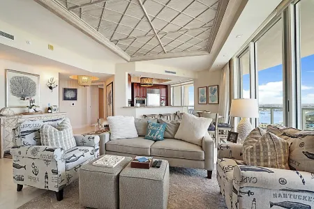 Charming 3-bedroom condo Отели рядом с достопримечательностью «Coconuts on the Beach»